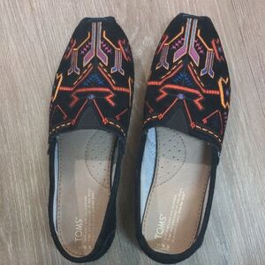 Rare💖Toms Suede Black Embroidered Shoes